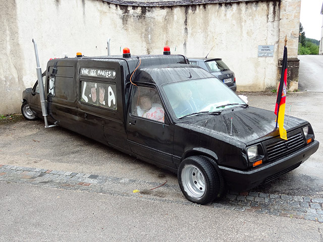 La voiture du mariage... Bazouges-Voiture1.jpg