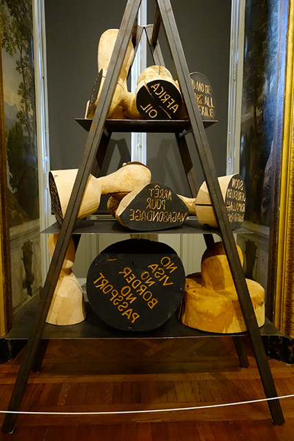 Timbres dans une vitrine Timbre1.jpg