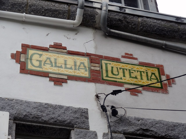 Typographie céramique. gallia-lutetia.jpg
