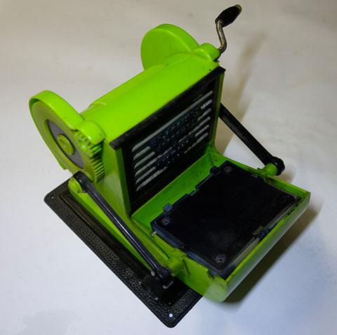 Presse jouet en matière plastique. PressePlatinePlastique-01.jpg