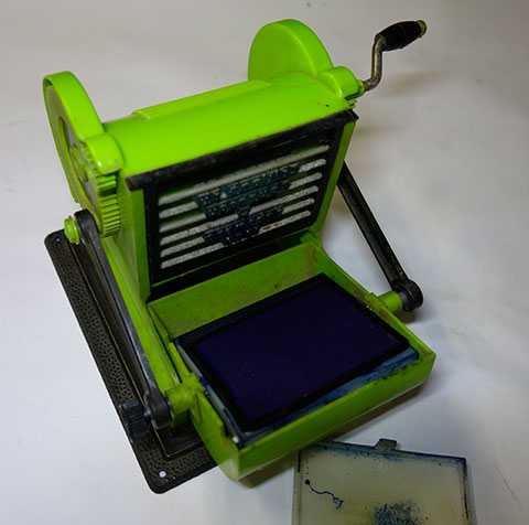 Presse jouet en matière plastique. PressePlatinePlastique-05.jpg