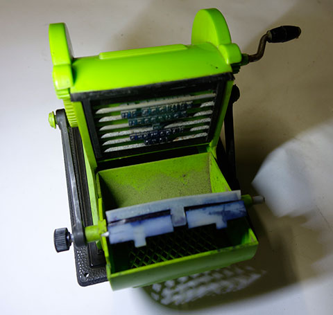 Presse jouet en matière plastique. PressePlatinePlastique-06.jpg