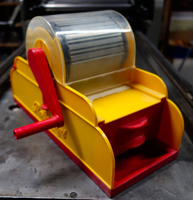 Presse jouet en matière plastique. RotativeRollyprint-06.jpg