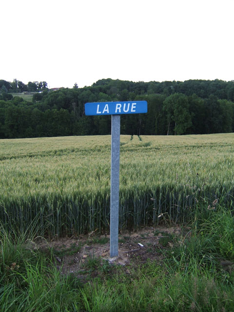 La rue La rue